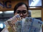 penukaran-uang-dolar-rupiah-renmibi_20160316_102909.jpg
