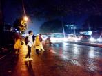 penumpang-angkot-terlantar_20151107_230652.jpg