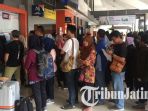 penumpang-antre-refund-tiket_20180407_123326.jpg