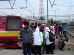 penumpang-commuterline-di-stasiun-bogor_20160119_092155.jpg
