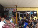 penumpang-di-bandara-rahadi-oesman-ketapang.jpg