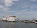 penumpang-kapal-express-bahari-mengantri-di-pelabuhan-jepara_20210813_160748.jpg
