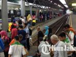 penumpang-kereta-api_3_20170811_121439.jpg