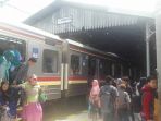 penumpang-krl-commuterline_20170724_063223.jpg
