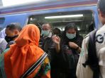 penumpang-krl-gunakan-masker_20200312_182310.jpg