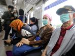 penumpang-krl-gunakan-masker_20200312_182317.jpg