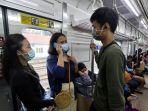 penumpang-krl-gunakan-masker_20200312_182510.jpg