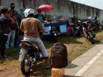 penumpang-menumpuk-di-pelabuhan-bakauheni_1.jpg