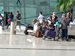 penumpang-pesawat-di-bandara-soekarno-hatta-tangerang_20220328_133151.jpg