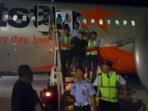 penumpang-pesawat-jetstar_20160722_065935.jpg