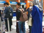 penumpang-refund-tiket-di-stasiun-poncol.jpg