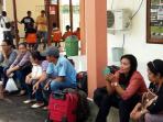 penumpang-transnusa-di-bandara-soa_20160622_104139.jpg