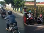 penumpang-truk-rekam-pengendara-moge-hantam-spion-dan-diduga-akibatkan-wanita-jatuh-ke-sawah_20180722_154039.jpg