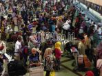 penumpukan-penumpang-di-bandara-juanda-surabaya_20180629_094851.jpg