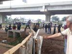 penutupan-akses-jalan-menuju-permukiman-warga-di-jalan.jpg