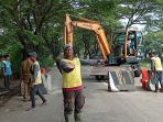 penutupan-jalan-untuk-pebaikan-jalan-longsong-tangerang_20220530_111128.jpg