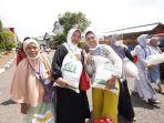 penyaluran-bantuan-beras-ok.jpg