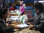 penyaluran-bantuan-pangan-di-malang_20230605_154811.jpg