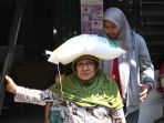 penyaluran-bantuan-pangan-tahap-kedua-kpm-di-kota-malang_20231012_014703.jpg