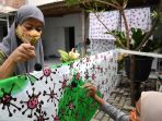 penyandang-disabilitas-memproduksi-batik-motif-virus-corona_20200820_164735.jpg