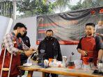 penyandang-disabilitas-mengikuti-pelatihan-dasar-kopi-di-ruko-khafi-one-ciganjur.jpg