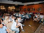 penyandang-disabilitas-nonton-bareng-nobar-debat-capres-pilpres-2024-di-kemang.jpg