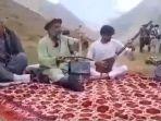 penyanyi-folk-asal-afghanistan-fawad-andarabi-dikabar-v.jpg