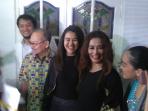 penyanyi-reza-artamevia-bersama-keluarga-dan-kuasa-hukumnya_20160902_214429.jpg