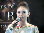 penyanyi-rossa-ketika-ditemui-di-lippo-mall-kemang_20150916_164041.jpg