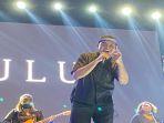 penyanyi-tulus-di-konser-big-bang-jakarta-2022-edisi-ramadan.jpg