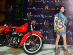 penyanyi-wika-salim-desain-jaket-jeans-denim-ws_20200309_113138.jpg