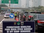penyekatan-mobilitas-di-jalan-tol-dalam-kota_20210705_152913.jpg