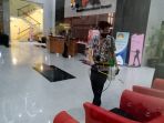 penyemprotan-desinfektan-loby-gedung-kpk-jakarta_20200829_181130.jpg