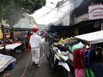 penyemprotan-disinfektan-di-pasar-karang-anyar-jakarta_20200624_172542.jpg