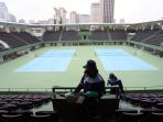 penyemprotan-disinfektan-di-tennis-indoor-senayan_20200319_194738.jpg