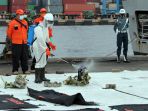 penyemprotan-disinfektan-hasil-temuan-sriwijaya-air-sj-182_20210118_014652.jpg