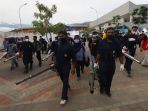 penyemprotan-insektisida-jelang-pembukaan-pon-xx-papua_20211002_014241.jpg