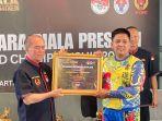 penyerahan-apresiasi-oleh-pb-fobi-di-sekretariat-pb-fobi.jpg