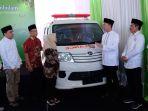 penyerahan-bantuan-ambulans-untuk-yayasan.jpg