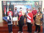 penyerahan-bantuan-perbaikan-sanitasi-secara-simbolis.jpg