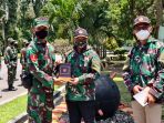 penyerahan-buku-masyarakat-pancasila-di-kompleks-akmil-magelang_20210319_093042.jpg