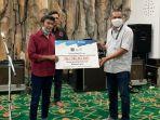 Kompas TV Salurkan Hasil Donasi Konser Amal Rhoma Irama