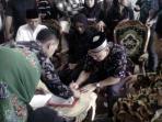 penyerahan-jenazah-mayang-prasetyo_20141101_113226.jpg