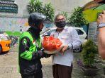 penyerahan-sembako-keluarga-terdampak-wabah-covid-19.jpg