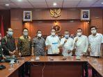 penyerahan-surat-keputusan-dari-pwi-pusat-tentang-sumatera-utara.jpg