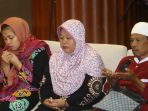 penyerahan-tki-siti-aisyah-ke-keluarganya_20190311_201527.jpg