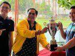 penyerahan-trofi-juara-turnamen-mini-soccer-liga-ceria.jpg