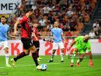 penyerang-ac-milan-asal-swedia-zlatan-ibrahimovic-menembak-untuk-mencetak-gol-kedua.jpg