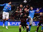 penyerang-ac-milan-olivier-giroud-tengah-dan-bek-napoli-amir-rrahmani.jpg
