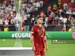 penyerang-as-roma-asal-argentina-paulo-dybala-berjalan.jpg